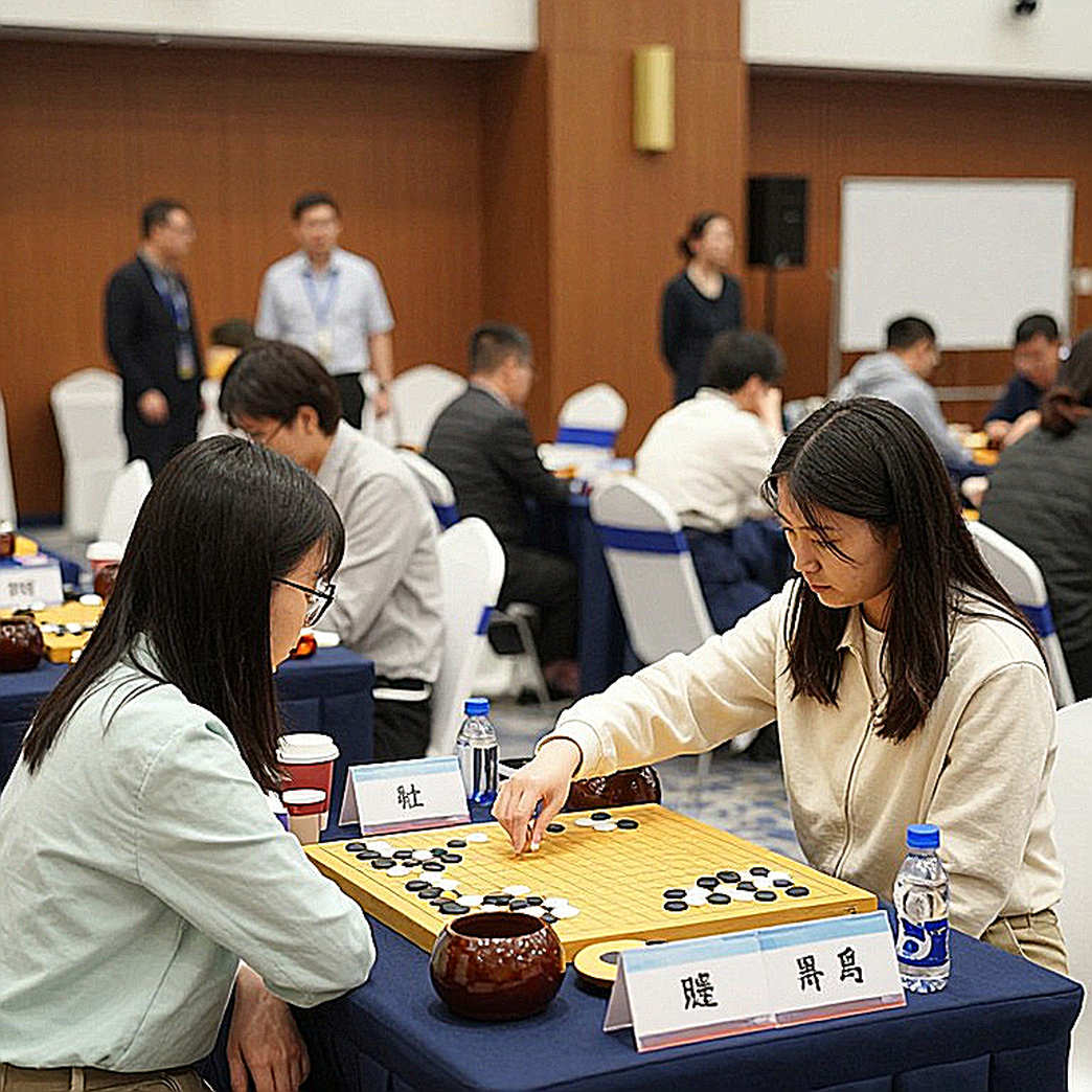ChessBase Magazine số 225: 27 ván cờ ngắn, 10 bài khai cuộc và cuộc đua nội dung huấn luyện