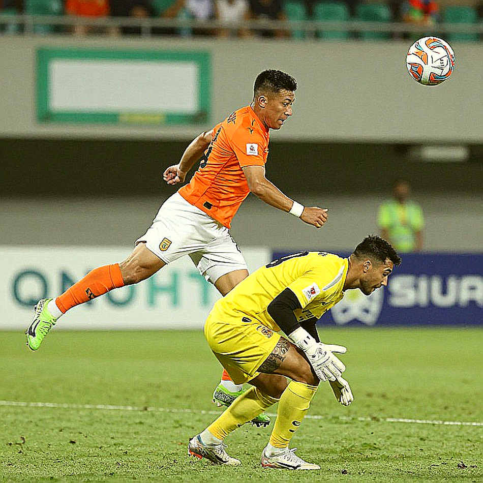 Two red cards, three goals in fourteen minutes: Nam Dinh and the night they lost themselves at Hoa Xuan Two red cards, three goals in fourteen minutes: Nam Dinh and the night they lost themselves at Hoa Xuan