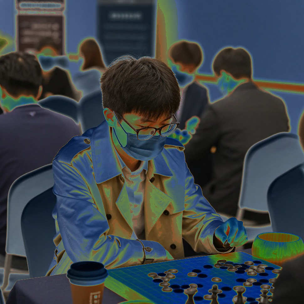 Nepomniachtchi làm Carlsen run rẩy, rồi vượt qua Sindarov trên đồng hồ tại GCL 2026